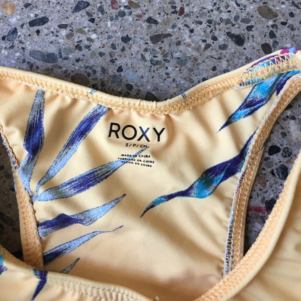 SOLD Roxy Bikini Set - Picture 3 of 7